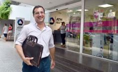 Foto de la galería: Las primeras de febrero: gente que viene y que va en el varieté de recorridas que dejó la ciudad capital