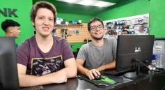 Foto de la galería: Las primeras de febrero: gente que viene y que va en el varieté de recorridas que dejó la ciudad capital