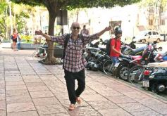 Foto de la galería: Las primeras de febrero: gente que viene y que va en el varieté de recorridas que dejó la ciudad capital