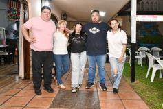 Foto de la galería: Las primeras de febrero: gente que viene y que va en el varieté de recorridas que dejó la ciudad capital