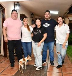 Foto de la galería: Las primeras de febrero: gente que viene y que va en el varieté de recorridas que dejó la ciudad capital