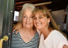 Foto de la galería: Las primeras de febrero: gente que viene y que va en el varieté de recorridas que dejó la ciudad capital