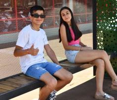 Foto de la galería: Las primeras de febrero: gente que viene y que va en el varieté de recorridas que dejó la ciudad capital