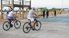 Foto de la galería: Las primeras de febrero: gente que viene y que va en el varieté de recorridas que dejó la ciudad capital