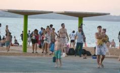 Foto de la galería: Las primeras de febrero: gente que viene y que va en el varieté de recorridas que dejó la ciudad capital