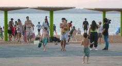 Foto de la galería: Las primeras de febrero: gente que viene y que va en el varieté de recorridas que dejó la ciudad capital