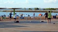 Foto de la galería: Las primeras de febrero: gente que viene y que va en el varieté de recorridas que dejó la ciudad capital