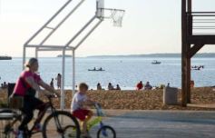 Foto de la galería: Las primeras de febrero: gente que viene y que va en el varieté de recorridas que dejó la ciudad capital