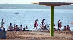 Foto de la galería: Las primeras de febrero: gente que viene y que va en el varieté de recorridas que dejó la ciudad capital