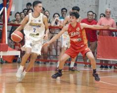 Foto de la galería: Federal de Básquet: Tokio arrancó con el pie derecho y festejó en el Templo