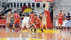 Foto de la galería: Federal de Básquet: Tokio arrancó con el pie derecho y festejó en el Templo