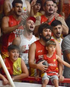 Foto de la galería: Federal de Básquet: Tokio arrancó con el pie derecho y festejó en el Templo