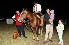 Foto de la galería: Con el aire campero de La Armonia, se realizó el 1er Remate Nocturno del año