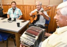 Foto de la galería: A Don Mario Campuzano: merecido homenaje de Radio Tupambaé al histórico conductor chamamecero