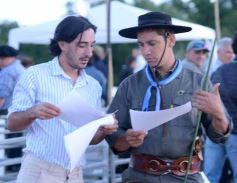 Foto de la galería: Con el aire campero de La Armonia, se realizó el 1er Remate Nocturno del año