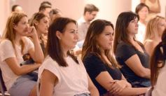 Foto de la galería: Anita Korman en Posadas: la estilista de los famosos brindó una capacitación a vestuaristas de Canal 12