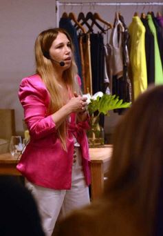 Foto de la galería: Anita Korman en Posadas: la estilista de los famosos brindó una capacitación a vestuaristas de Canal 12