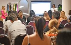 Foto de la galería: Anita Korman en Posadas: la estilista de los famosos brindó una capacitación a vestuaristas de Canal 12