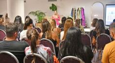 Foto de la galería: Anita Korman en Posadas: la estilista de los famosos brindó una capacitación a vestuaristas de Canal 12