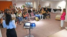 Foto de la galería: Anita Korman en Posadas: la estilista de los famosos brindó una capacitación a vestuaristas de Canal 12