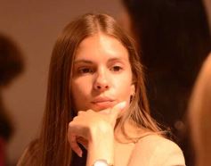 Foto de la galería: Anita Korman en Posadas: la estilista de los famosos brindó una capacitación a vestuaristas de Canal 12