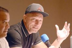 Foto de la galería: Partido homenaje: después de su retiro, el ex árbitro mundialista Néstor Pitana vuelve a la cancha en Posadas