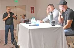 Foto de la galería: Partido homenaje: después de su retiro, el ex árbitro mundialista Néstor Pitana vuelve a la cancha en Posadas