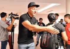 Foto de la galería: Partido homenaje: después de su retiro, el ex árbitro mundialista Néstor Pitana vuelve a la cancha en Posadas