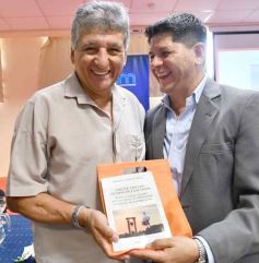 Foto de la galería: Crecer con los tiempos de la Justicia: el periodista y docente Sergio Benítez presentó su primer libro en Posadas