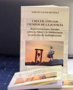 Foto de la galería: Crecer con los tiempos de la Justicia: el periodista y docente Sergio Benítez presentó su primer libro en Posadas