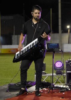 Foto de la galería: Junto a la gente y a pura fiesta, Néstor Pitana tuvo su homenaje despedida en Posadas