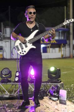 Foto de la galería: Junto a la gente y a pura fiesta, Néstor Pitana tuvo su homenaje despedida en Posadas