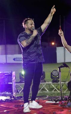 Foto de la galería: Junto a la gente y a pura fiesta, Néstor Pitana tuvo su homenaje despedida en Posadas