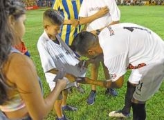 Foto de la galería: Junto a la gente y a pura fiesta, Néstor Pitana tuvo su homenaje despedida en Posadas