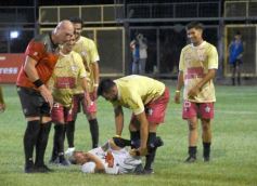 Foto de la galería: Junto a la gente y a pura fiesta, Néstor Pitana tuvo su homenaje despedida en Posadas