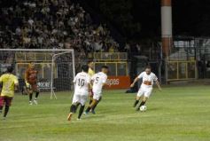 Foto de la galería: Junto a la gente y a pura fiesta, Néstor Pitana tuvo su homenaje despedida en Posadas