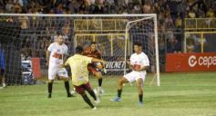 Foto de la galería: Junto a la gente y a pura fiesta, Néstor Pitana tuvo su homenaje despedida en Posadas