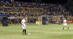 Foto de la galería: Junto a la gente y a pura fiesta, Néstor Pitana tuvo su homenaje despedida en Posadas