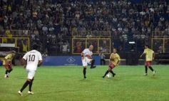 Foto de la galería: Junto a la gente y a pura fiesta, Néstor Pitana tuvo su homenaje despedida en Posadas