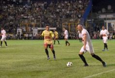 Foto de la galería: Junto a la gente y a pura fiesta, Néstor Pitana tuvo su homenaje despedida en Posadas