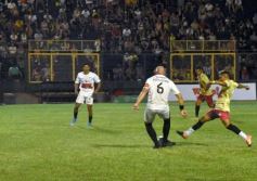 Foto de la galería: Junto a la gente y a pura fiesta, Néstor Pitana tuvo su homenaje despedida en Posadas