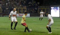 Foto de la galería: Junto a la gente y a pura fiesta, Néstor Pitana tuvo su homenaje despedida en Posadas