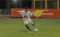 Foto de la galería: Junto a la gente y a pura fiesta, Néstor Pitana tuvo su homenaje despedida en Posadas