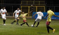 Foto de la galería: Junto a la gente y a pura fiesta, Néstor Pitana tuvo su homenaje despedida en Posadas