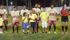 Foto de la galería: Junto a la gente y a pura fiesta, Néstor Pitana tuvo su homenaje despedida en Posadas