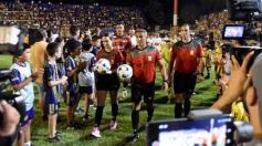 Foto de la galería: Junto a la gente y a pura fiesta, Néstor Pitana tuvo su homenaje despedida en Posadas