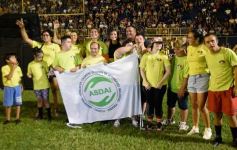 Foto de la galería: Junto a la gente y a pura fiesta, Néstor Pitana tuvo su homenaje despedida en Posadas