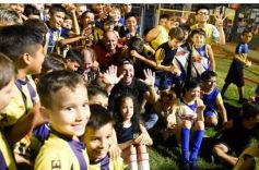 Foto de la galería: Junto a la gente y a pura fiesta, Néstor Pitana tuvo su homenaje despedida en Posadas