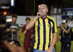 Foto de la galería: Junto a la gente y a pura fiesta, Néstor Pitana tuvo su homenaje despedida en Posadas