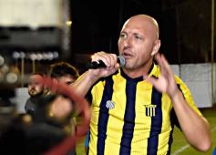 Foto de la galería: Junto a la gente y a pura fiesta, Néstor Pitana tuvo su homenaje despedida en Posadas